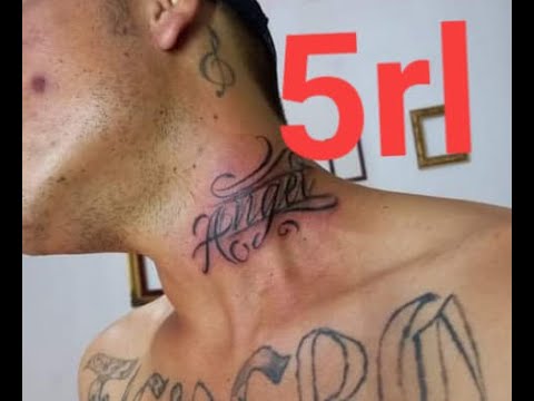 tatuajes lettering cuello