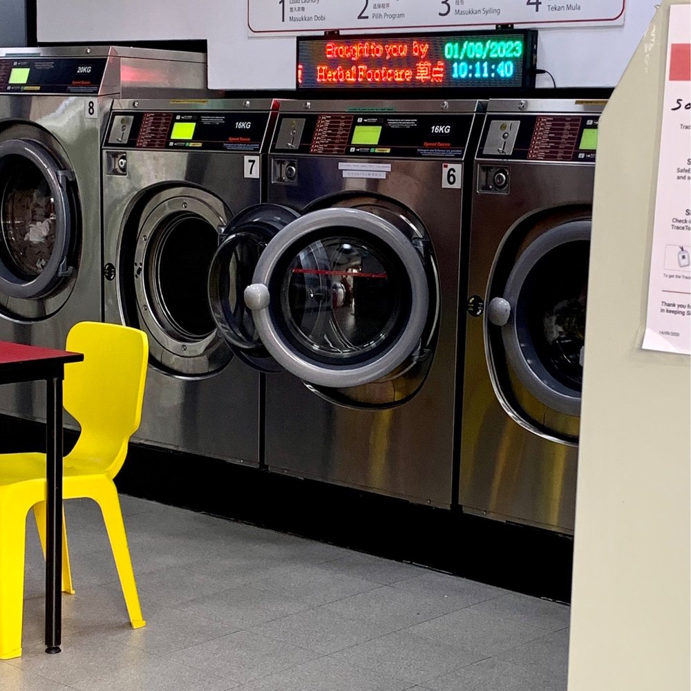 closest laundromat near me