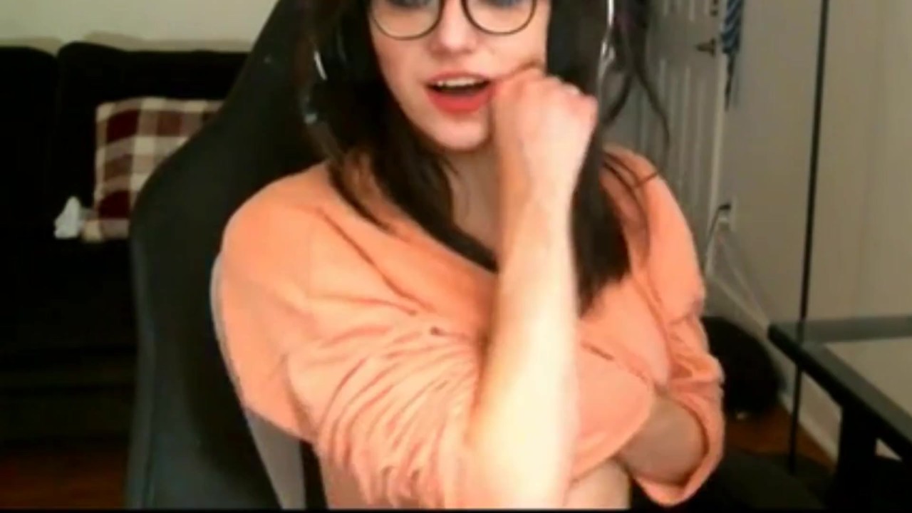 twitch nipple slip