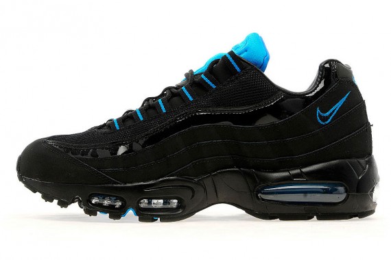 black and blue 95 air max