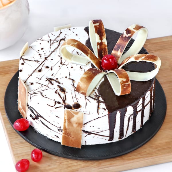 unique half kg cake design