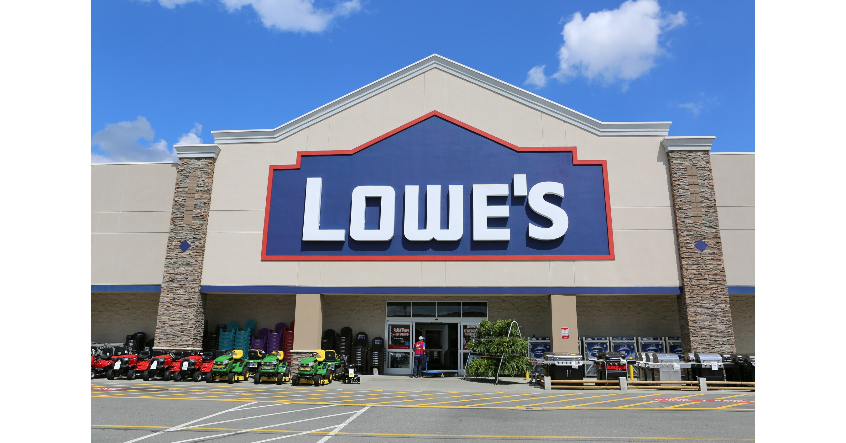 lowes timings on sunday