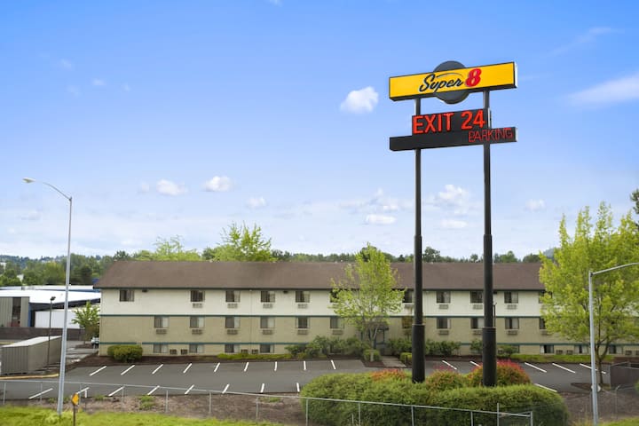 super 8 motel airport