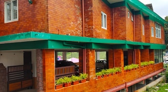 valparai hotels near bus stand