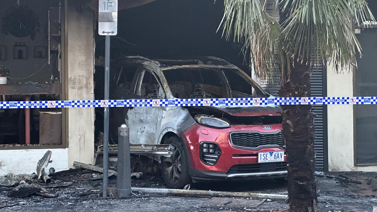 oakleigh tobacco shop fire