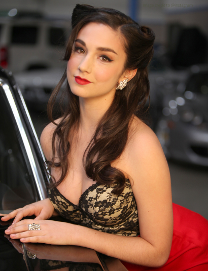 molly ephraim bra size