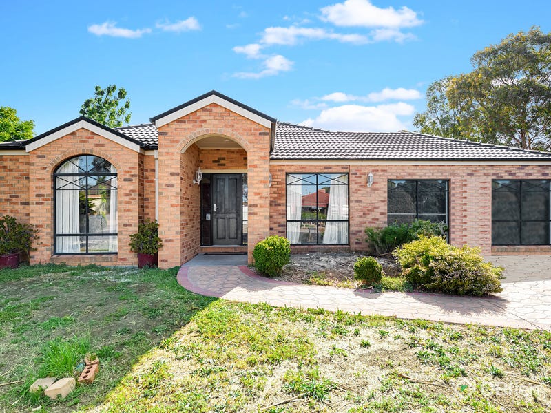 real estate caroline springs