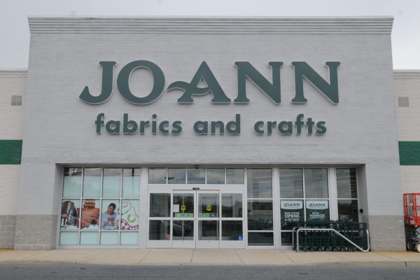 joann fabrics hours