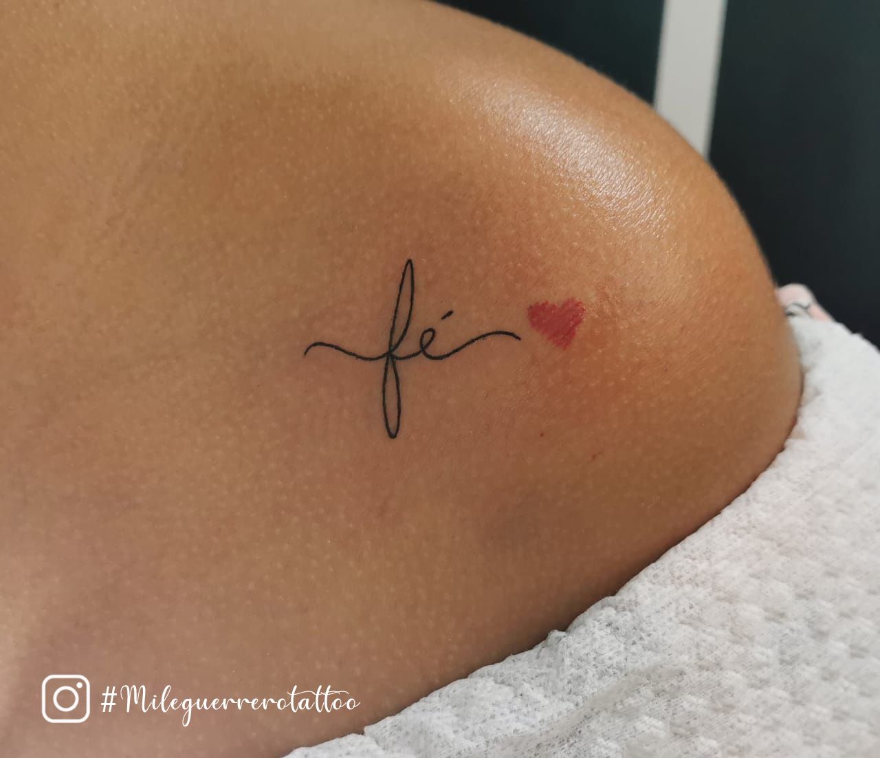 tatuajes palabra fe