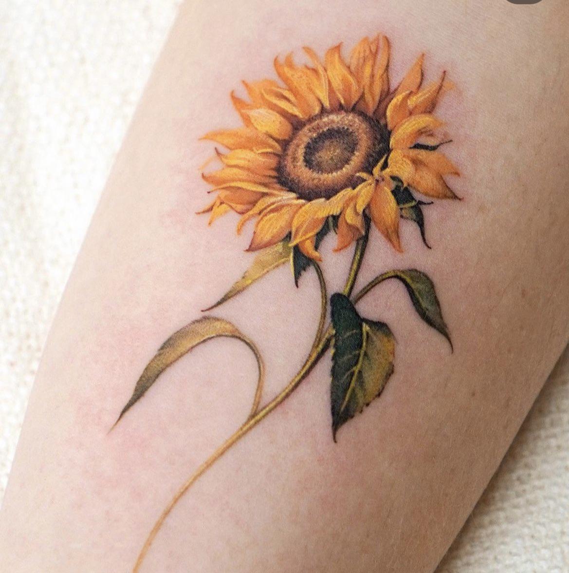 realism floral tattoo
