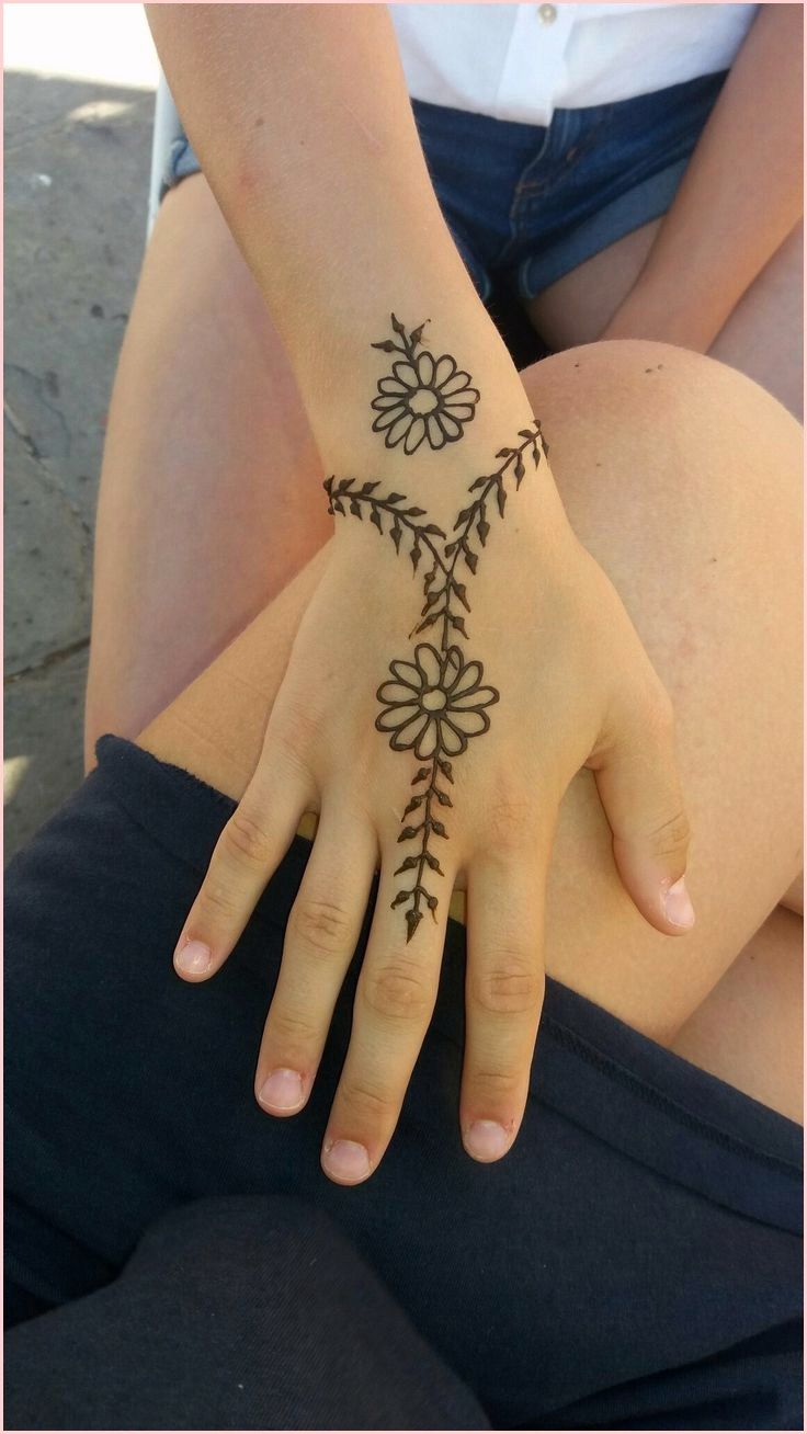 henna tattoo hand klein