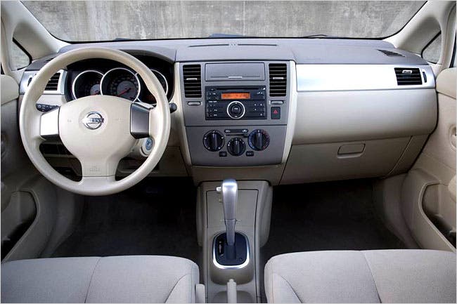 nissan versa 2007 interior