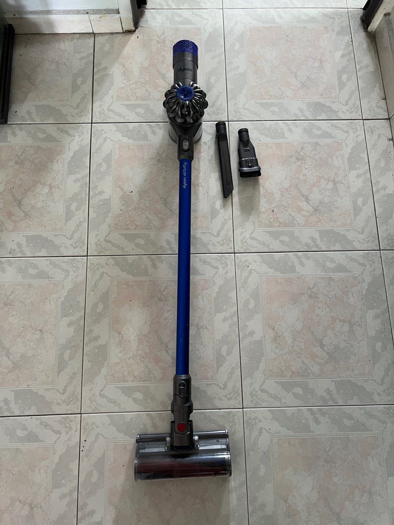 dyson v6 fluffy cordless vacuum cleaner