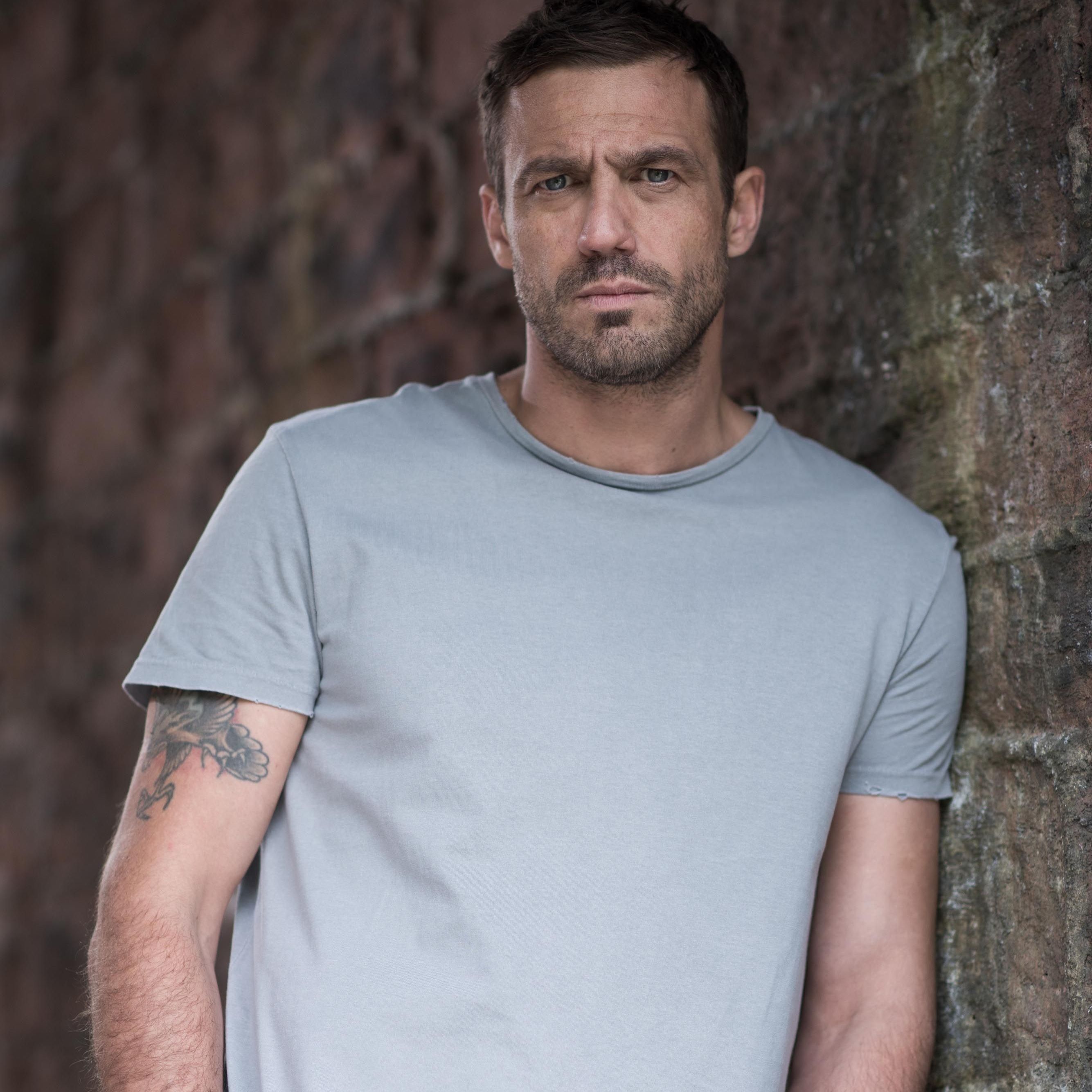 warren hollyoaks