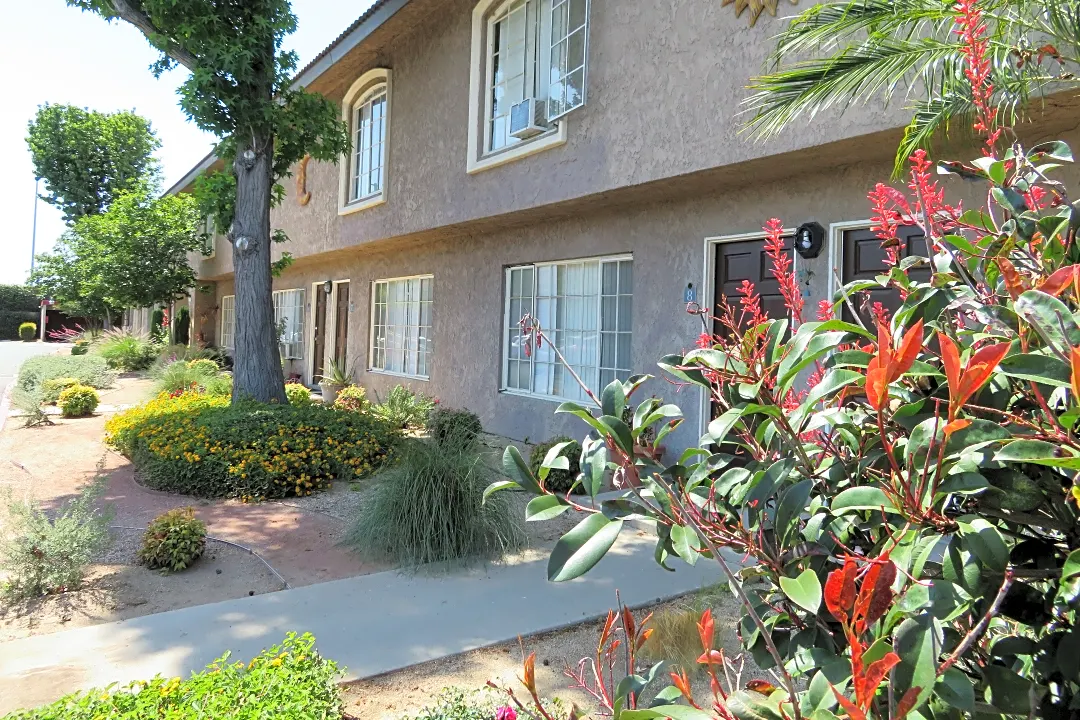 medallion court apartments tustin ca