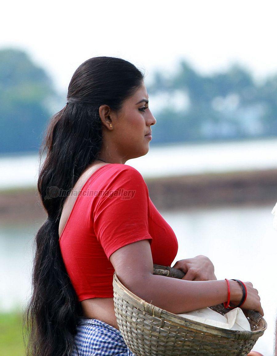 iniya hot photos