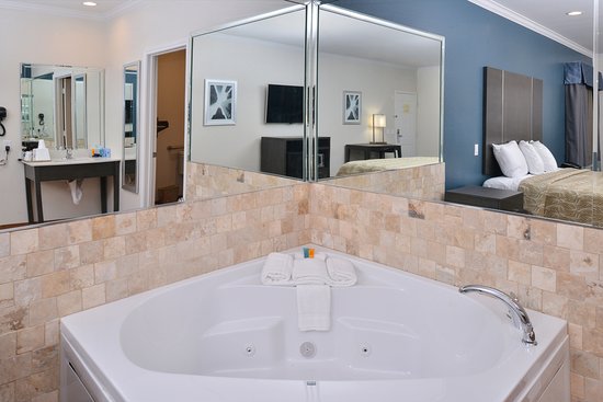 hotels with private jacuzzi in room houston