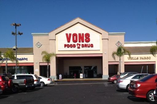 vons open now