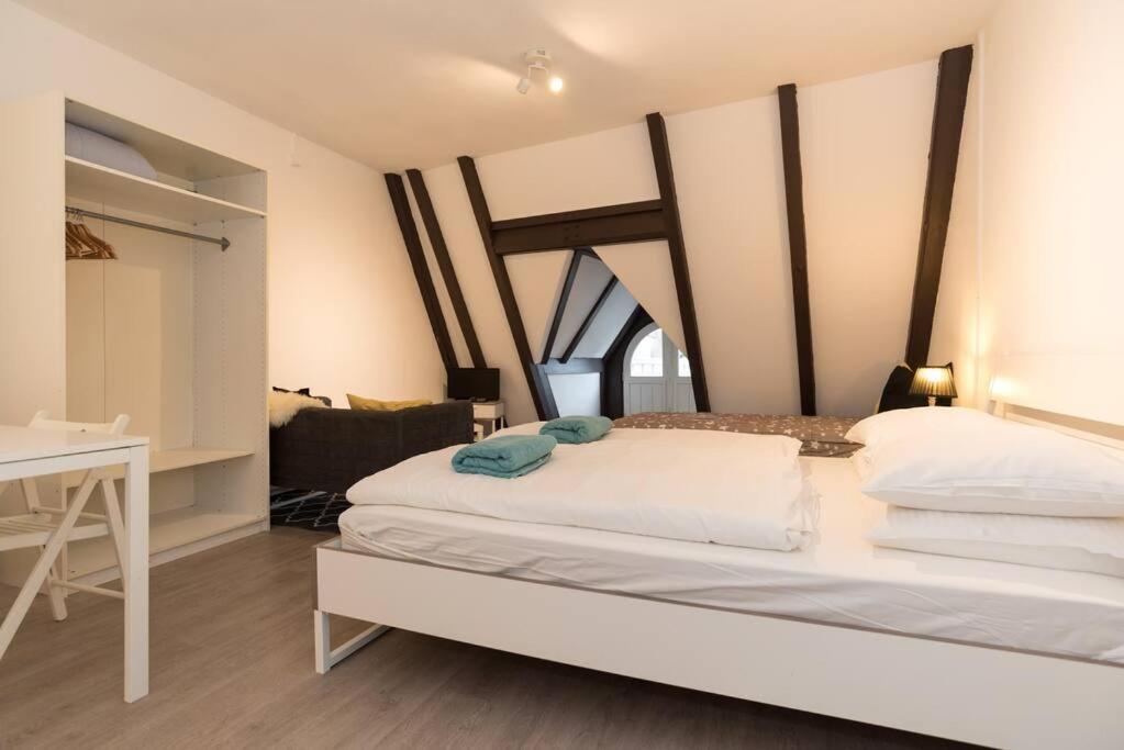 smoker friendly hotels amsterdam