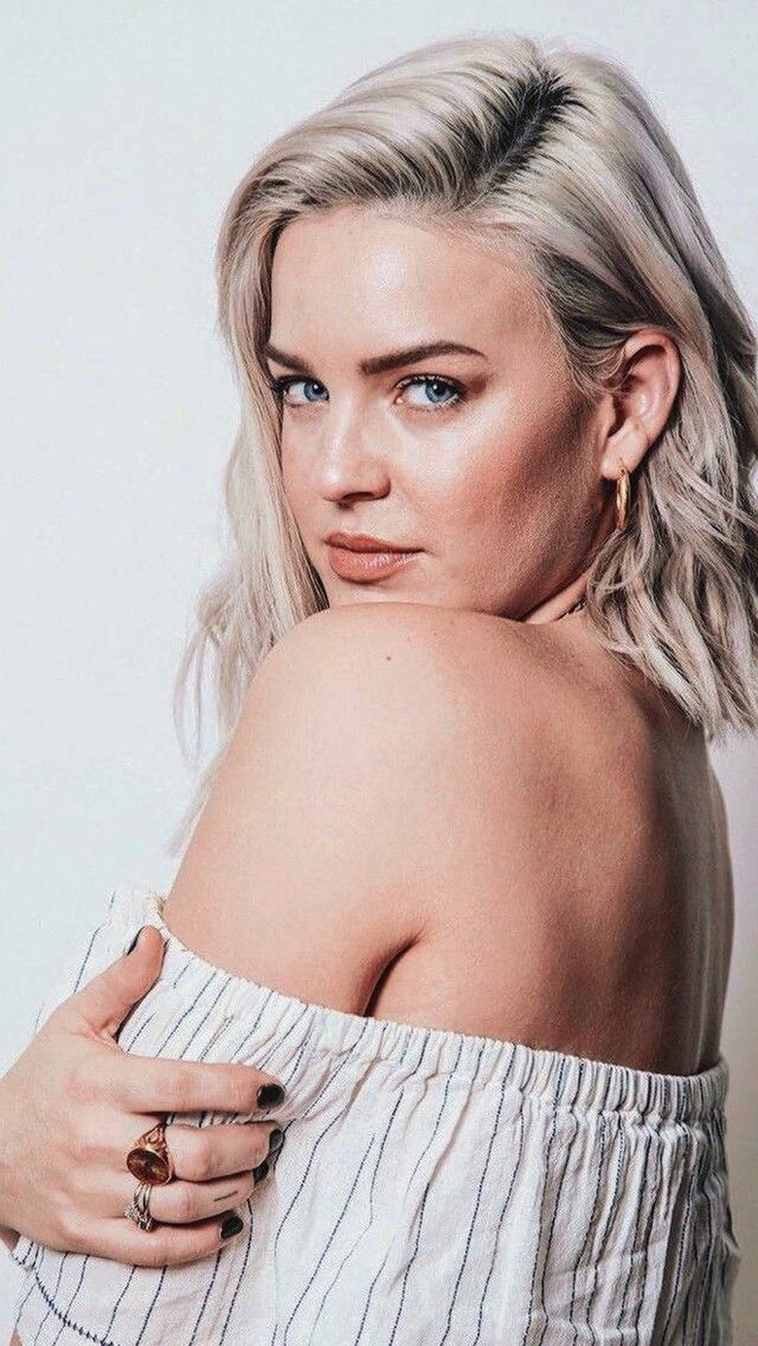 anne marie wallpaper