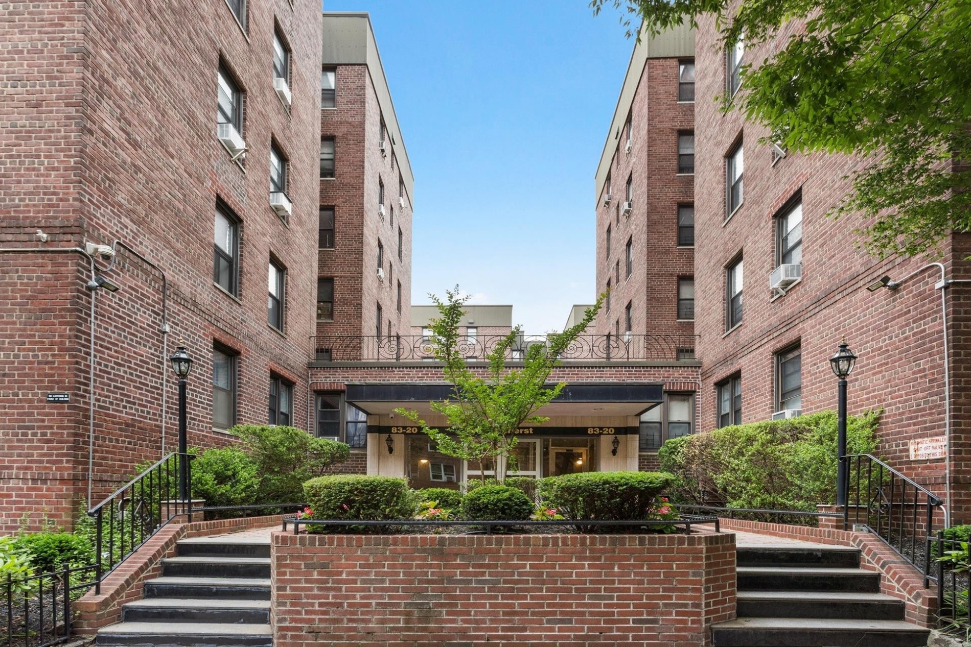 apartments in queens