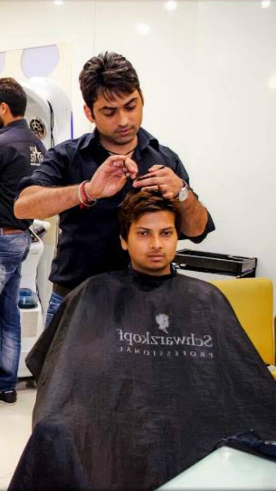 best hair stylist in delhi for male