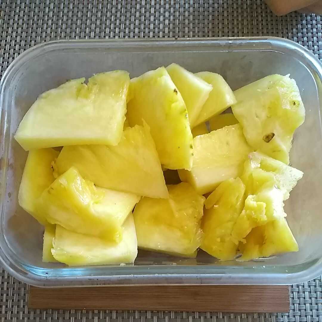 pineapple calories 100g
