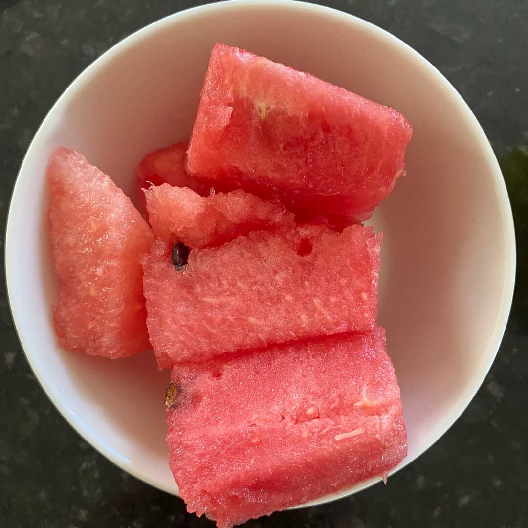 calories in 100gm watermelon