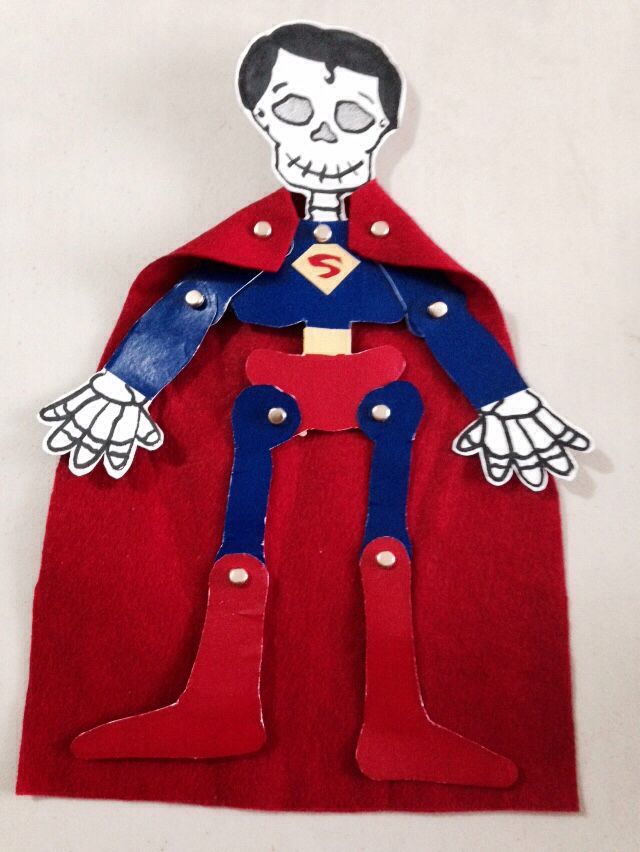 calaveras vestidas de super heroes