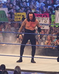 cuanto mide el undertaker