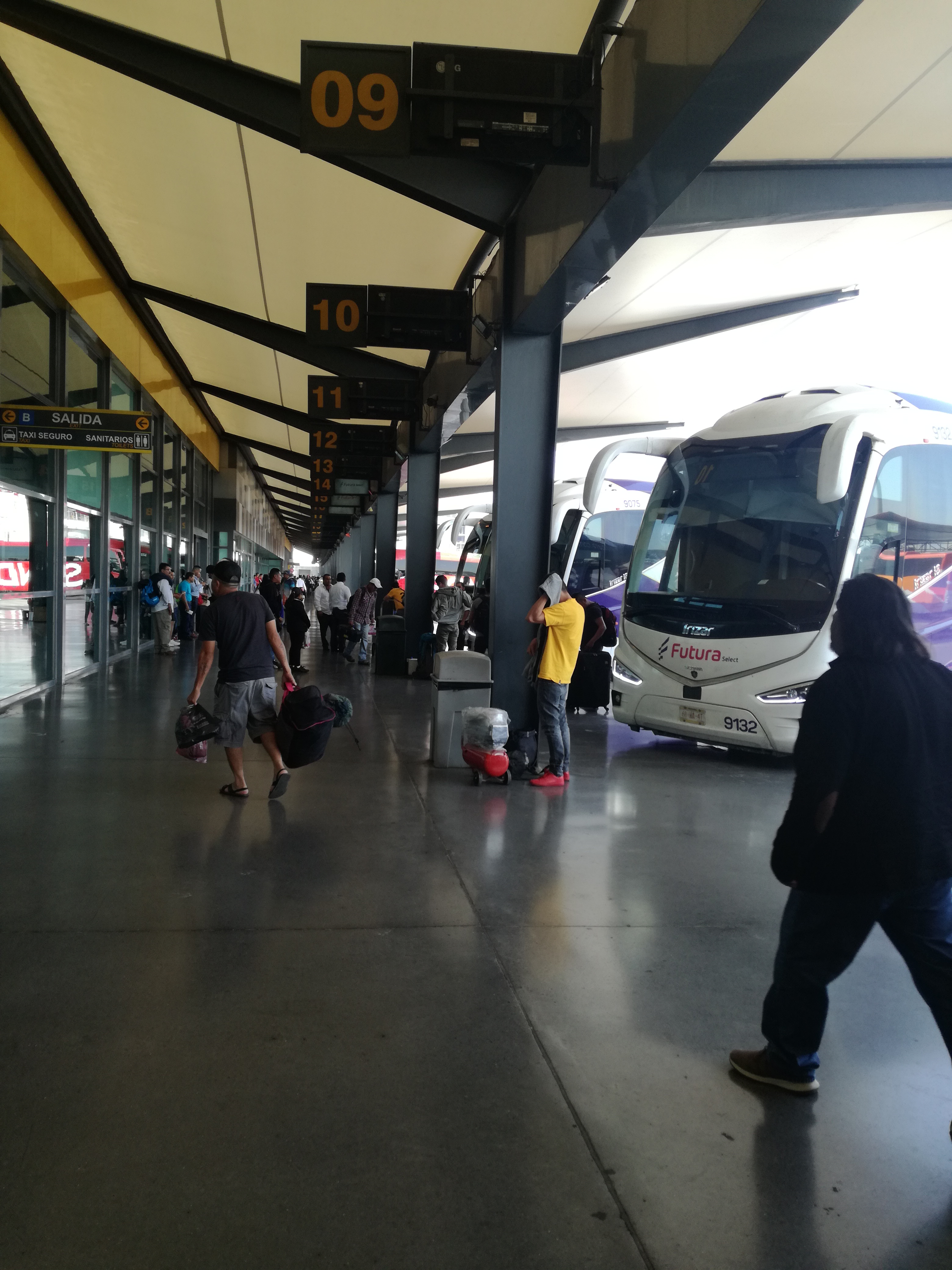 cuanto tiempo es de monterrey a acapulco en autobus