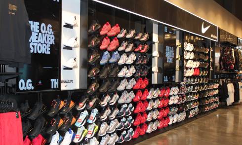 foot locker south wharf