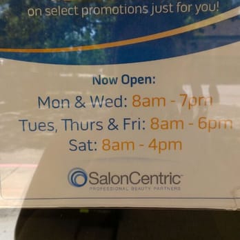 what time does saloncentric open