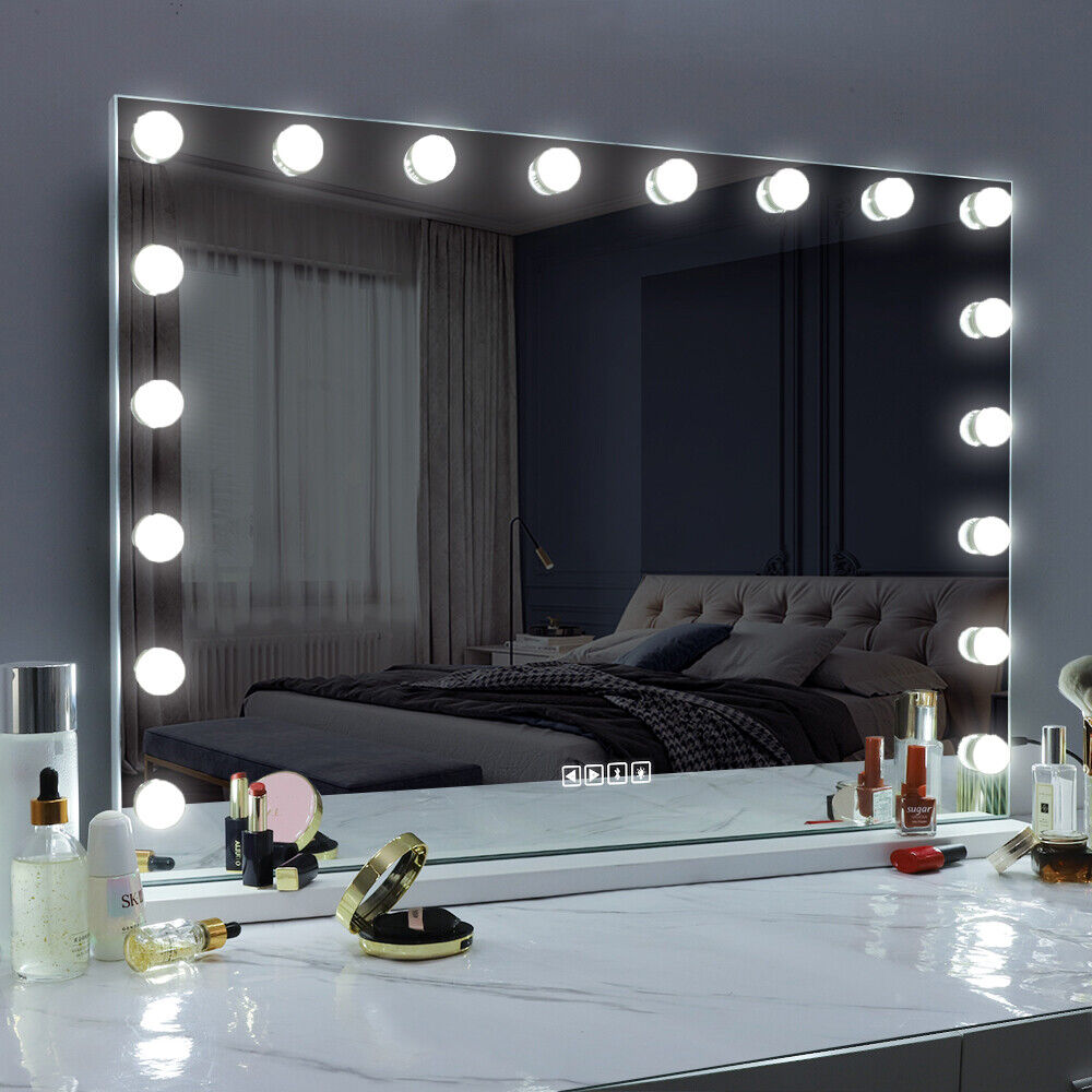 dressing table with hollywood lights