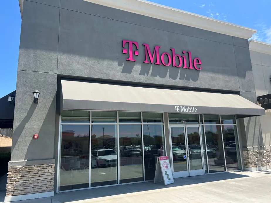 the nearest t-mobile store to my location