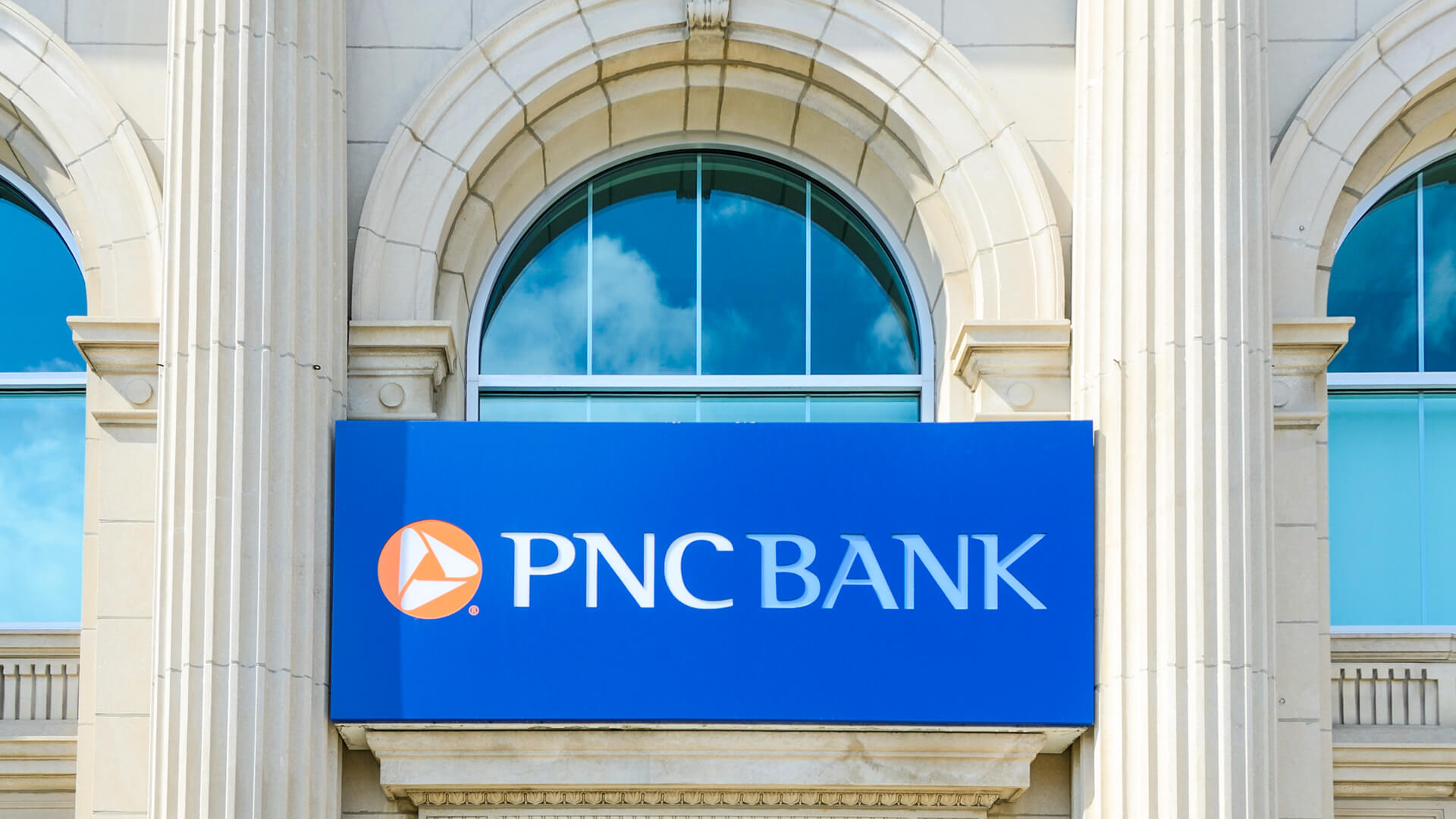 pnc hours today near me