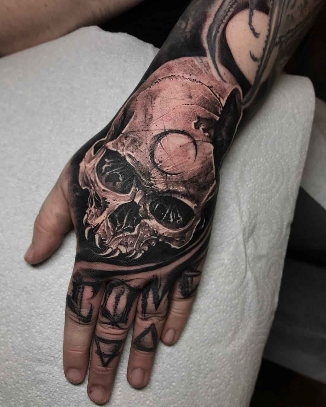 tattoos of skulls on hands
