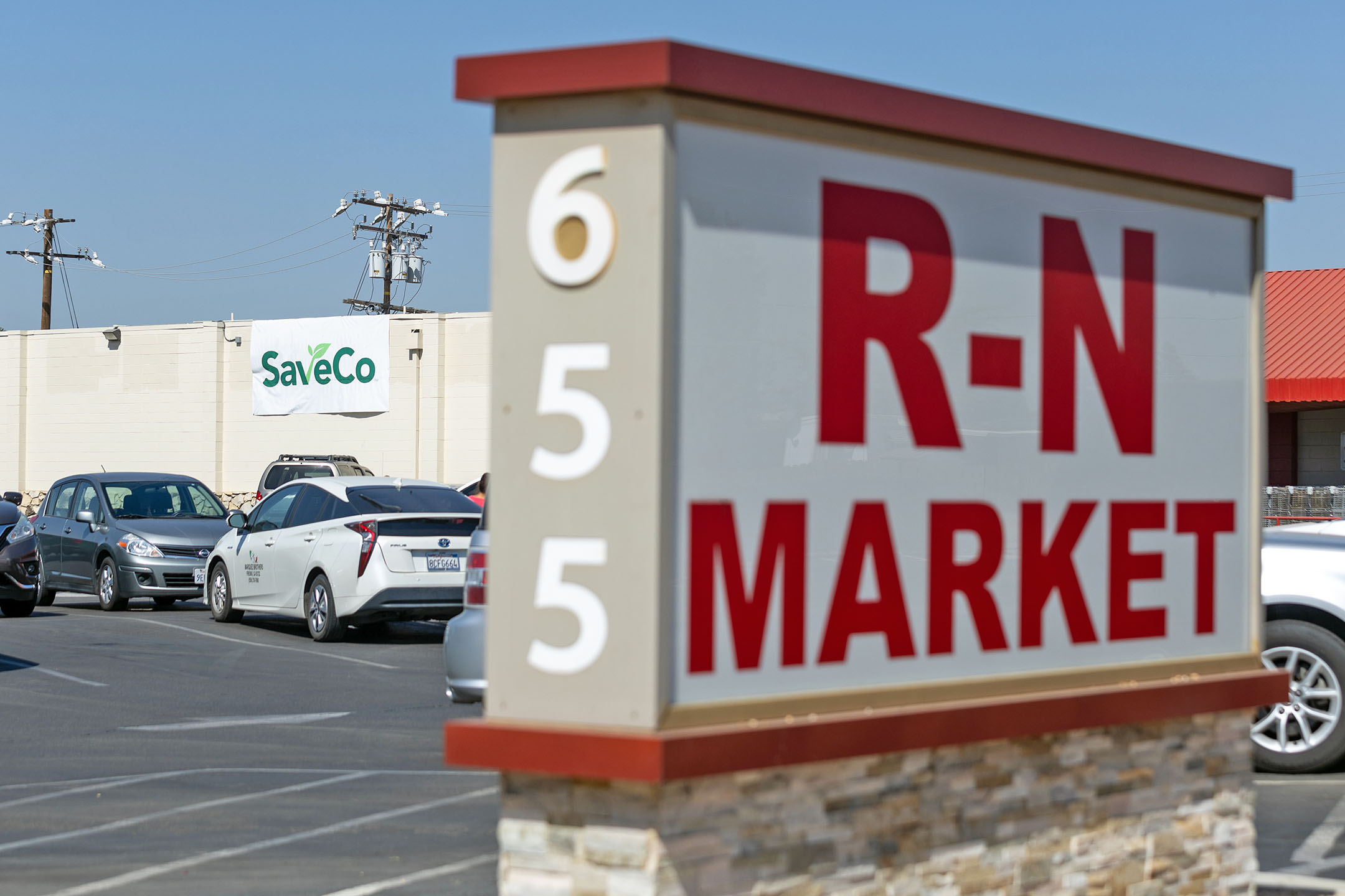 r and n market visalia