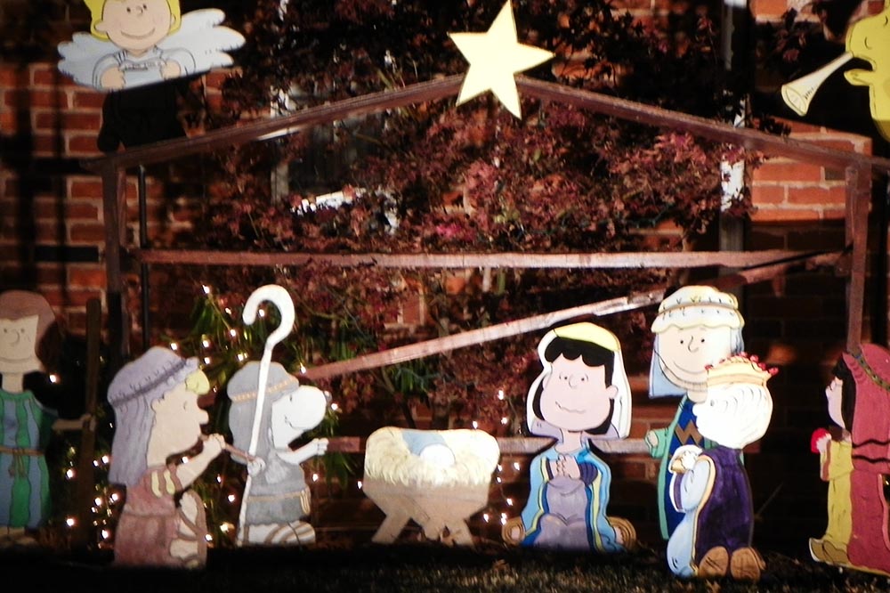 charlie brown nativity scene