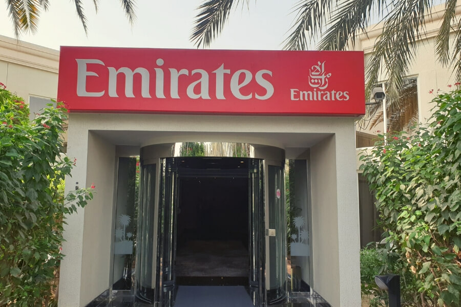 emirates dubai layover
