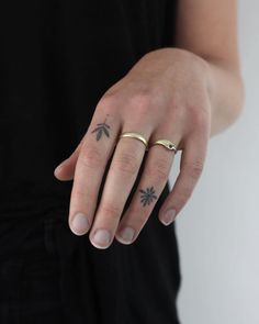 en güzel parmak dövmeleri