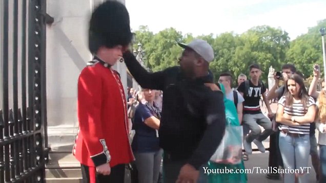 queens guard kills man