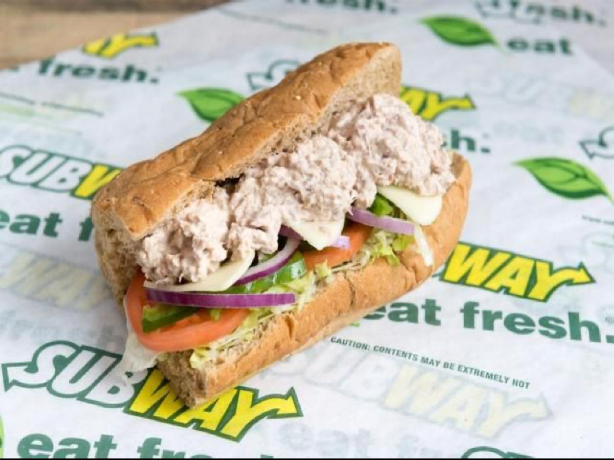 tuna sandwich calories