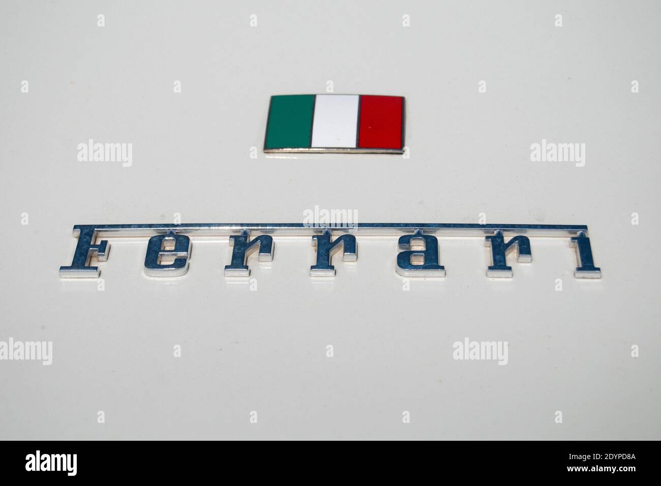 ferrari italian flag badge