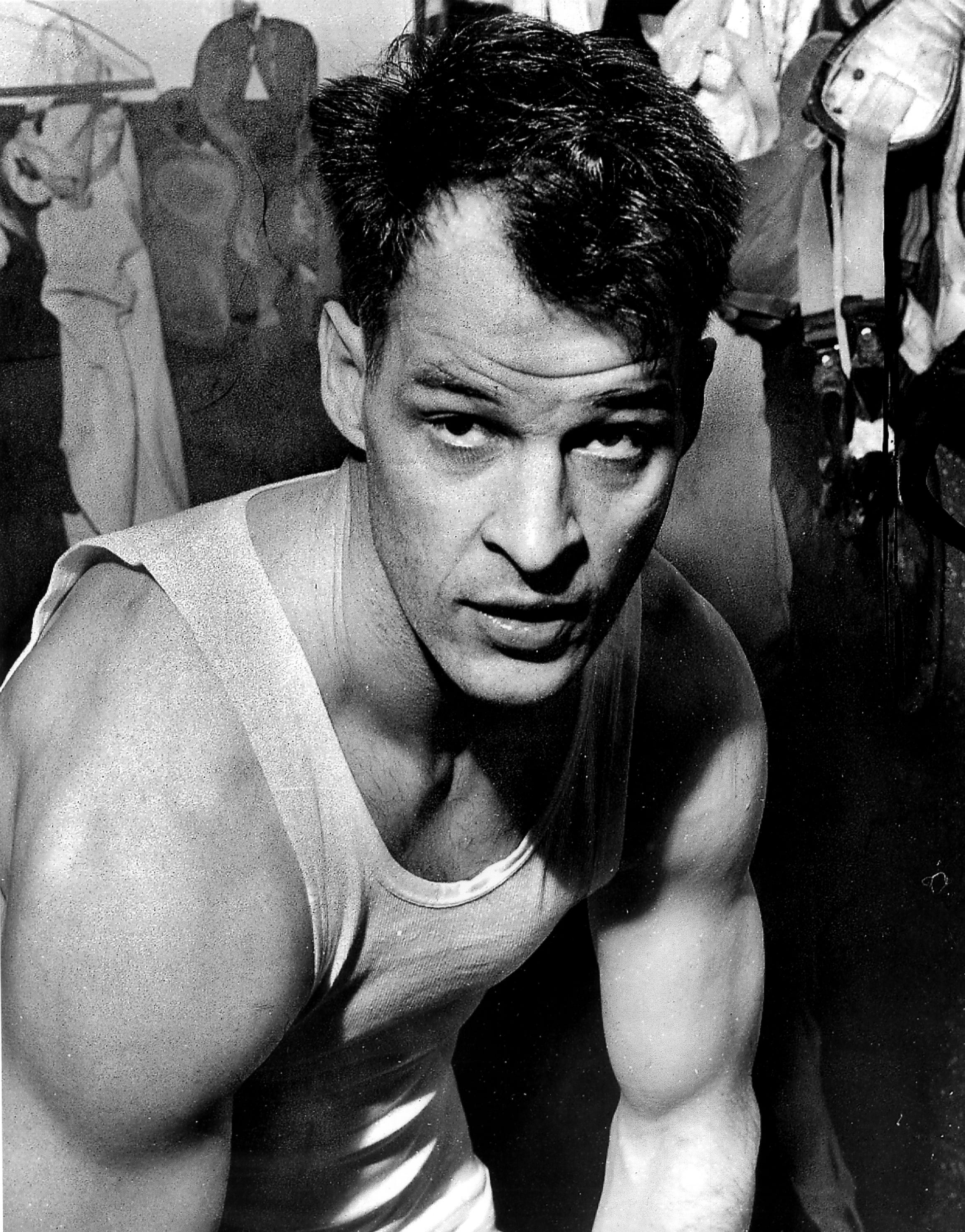 gordie howe no shirt