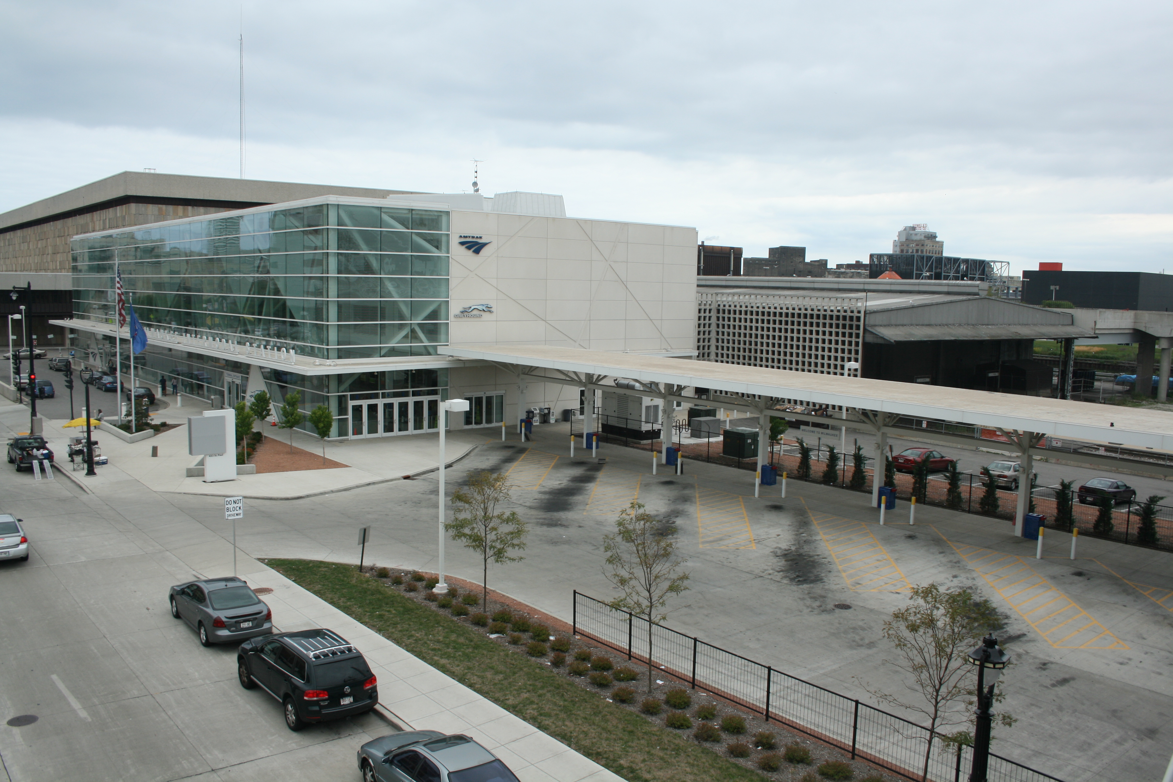 greyhound bus milwaukee