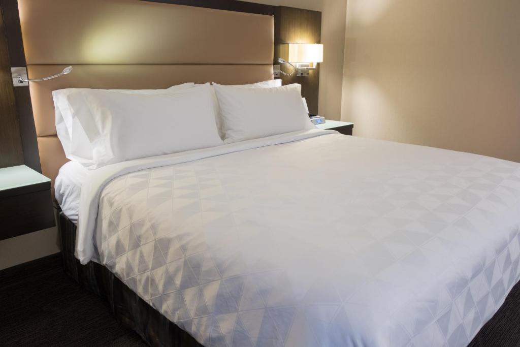 holiday inn express vancouver