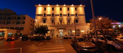 hotels in civitavecchia near cruise terminal