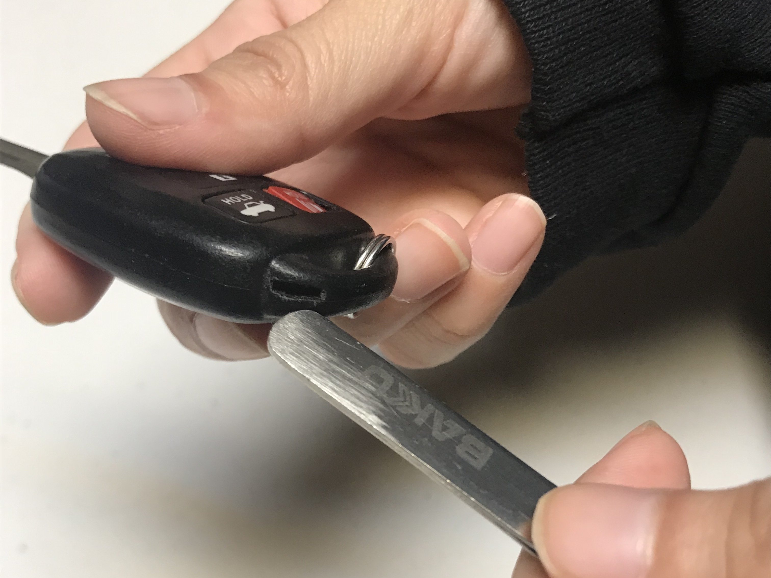 how to change the battery in toyota key fob