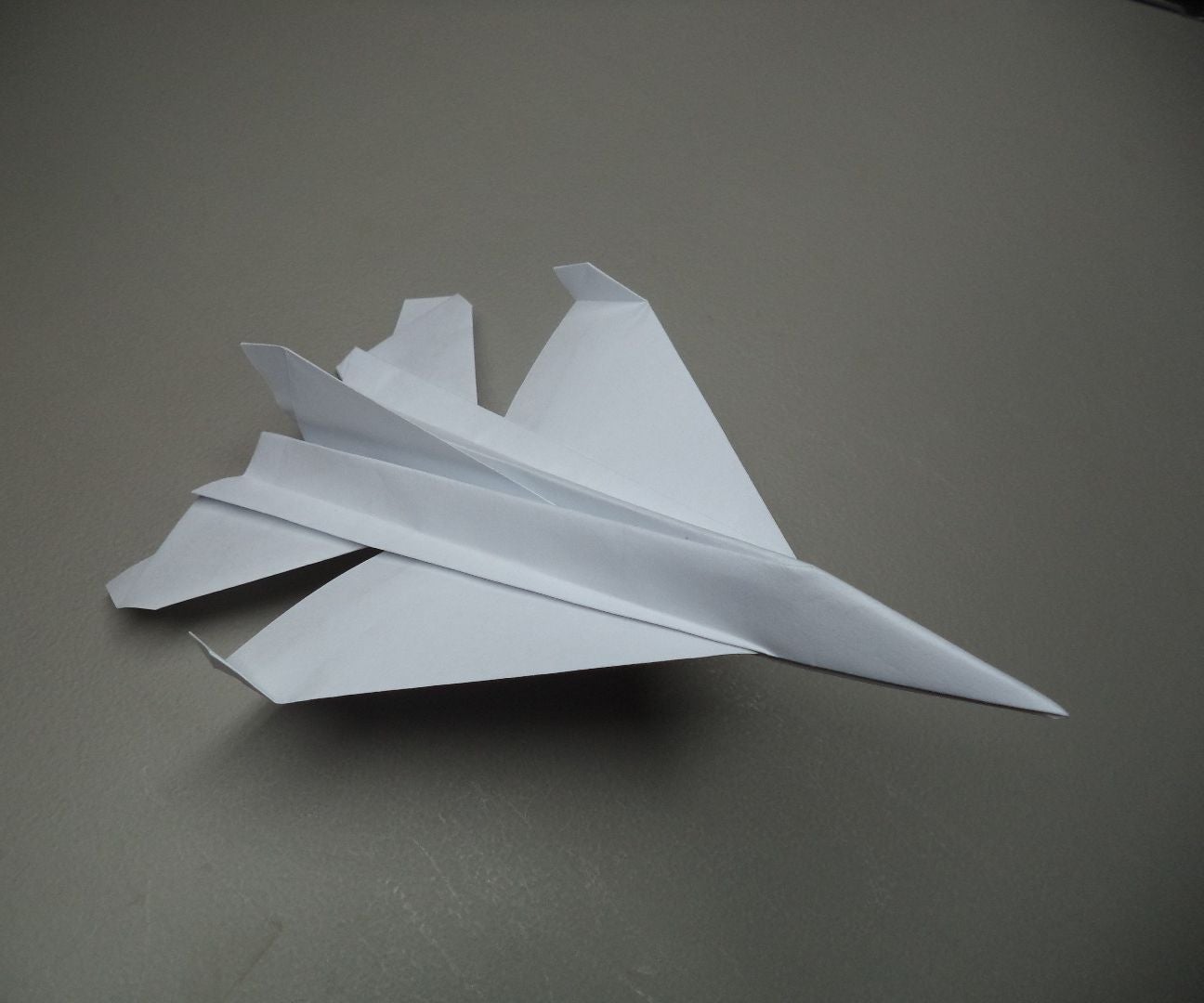 how to fold paper airplanes